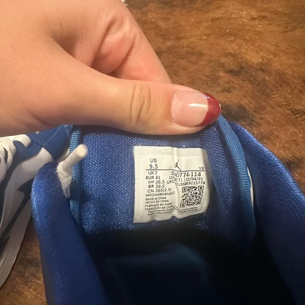 Nike low dark blue jordans - Picture 5 of 5